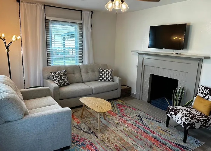 Blue Bungalow W/ Free Golf Cart 1/2 Mi From Square