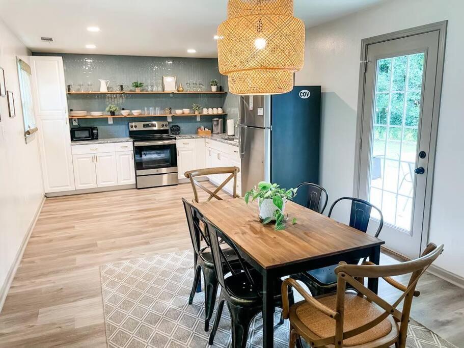 Apartment Blue W/ Free Golf Cart 1/2 Mi From Square
