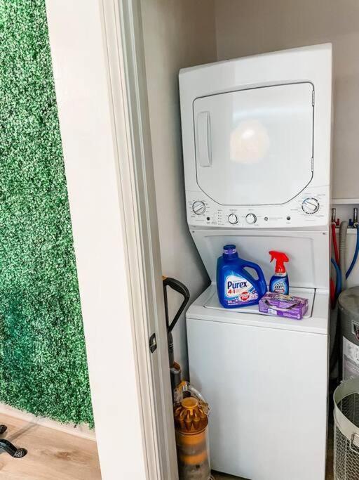Blue W/ Free Golf Cart 1/2 Mi From Square Apartment