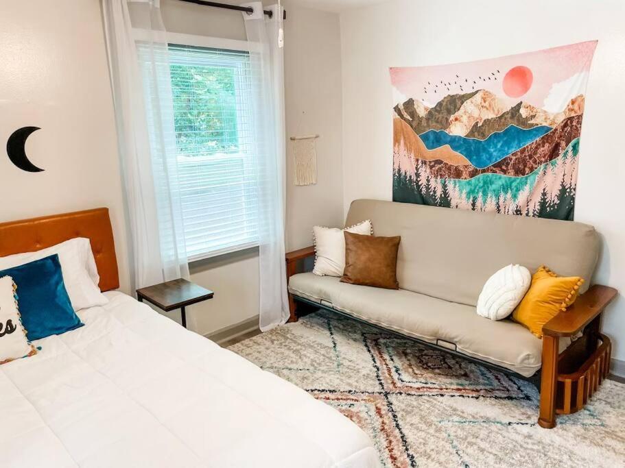 Blue W/ Free Golf Cart 1/2 Mi From Square Apartment Covington