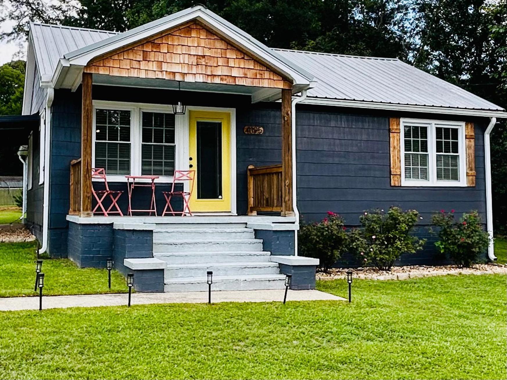 Blue W/ Free Golf Cart 1/2 Mi From Square
